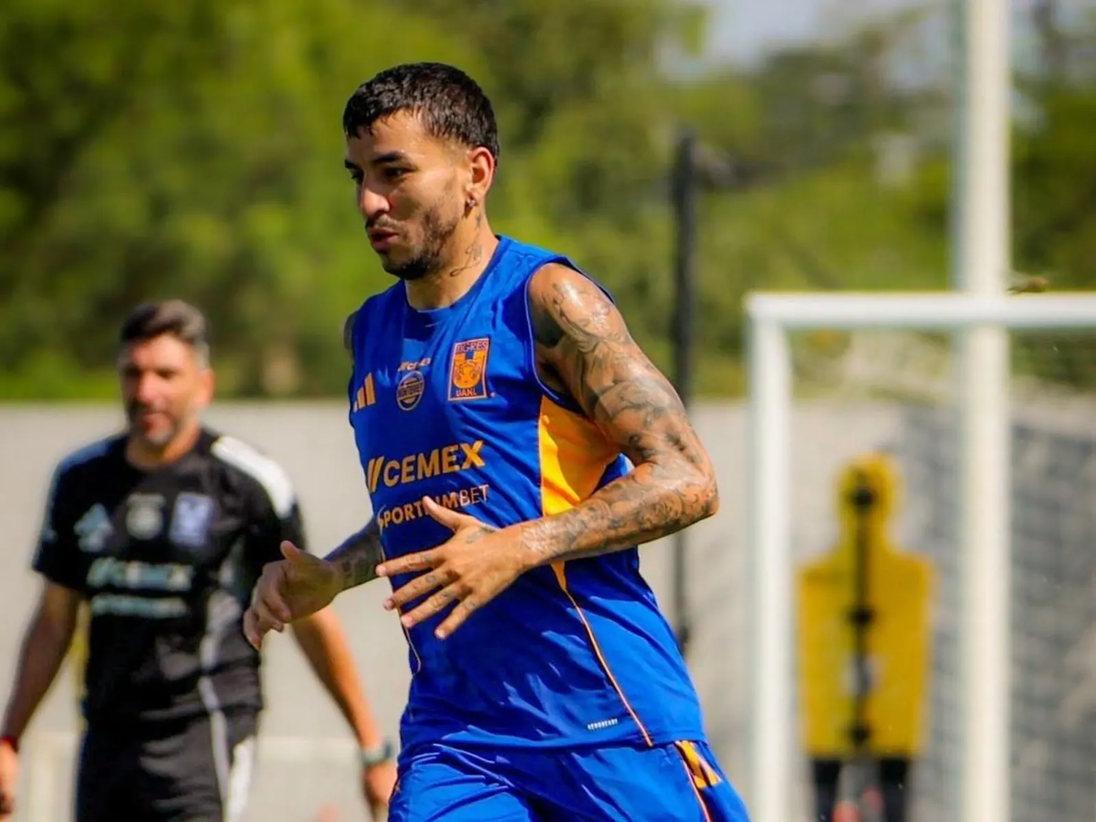 Ángel Correa in action during a Tigres match.