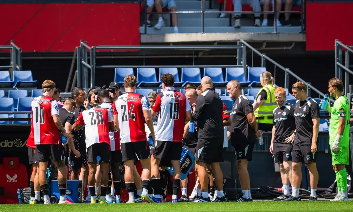 Feyenoord’s New Sporting Director Takes Firm Stance on Player Sales Amidst Squad Transition