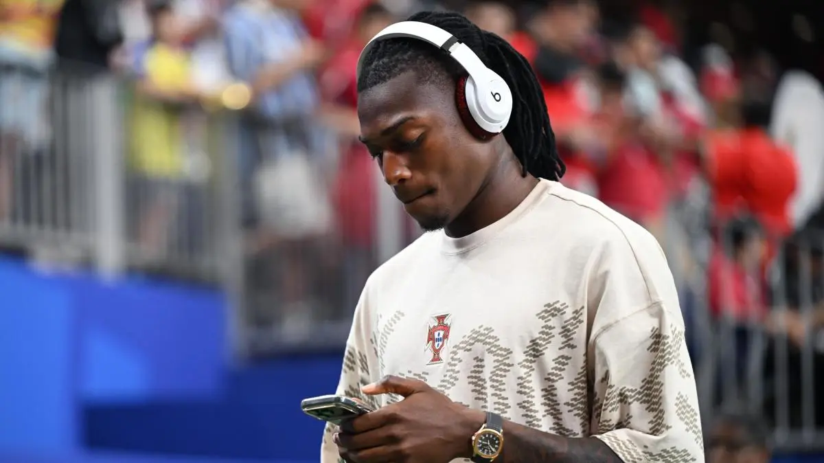 Milan Facing Squad Overhaul: Leao’s Future Uncertain Amidst Transfer Quandary