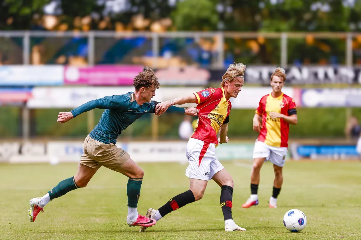 Søren Tengstedt in action for Go Ahead Eagles.