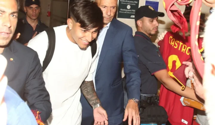 Santiago Castro Arrives in Rome: Fans Greet New Roma Signing at Airport