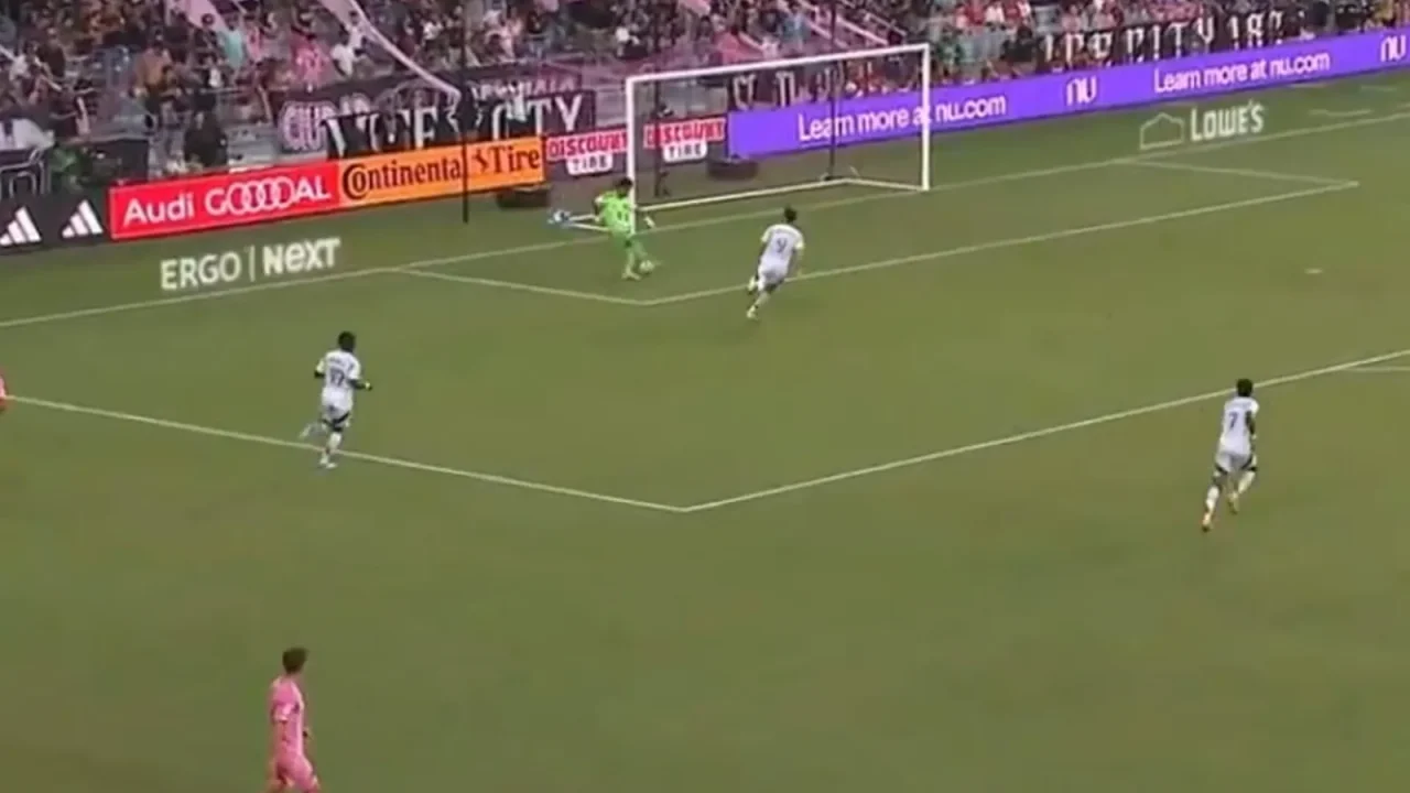 Inter Miami goalkeeper Rocco Ríos Novo punished by own-goal error against Chicago Fire