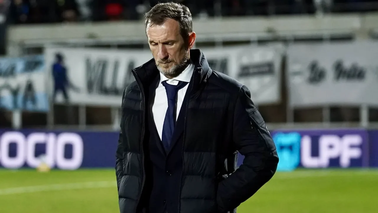 Arruabarrena takes full blame after Boca’s humiliating 3-0 loss to Riestra: “The dressing room is a cemetery”
