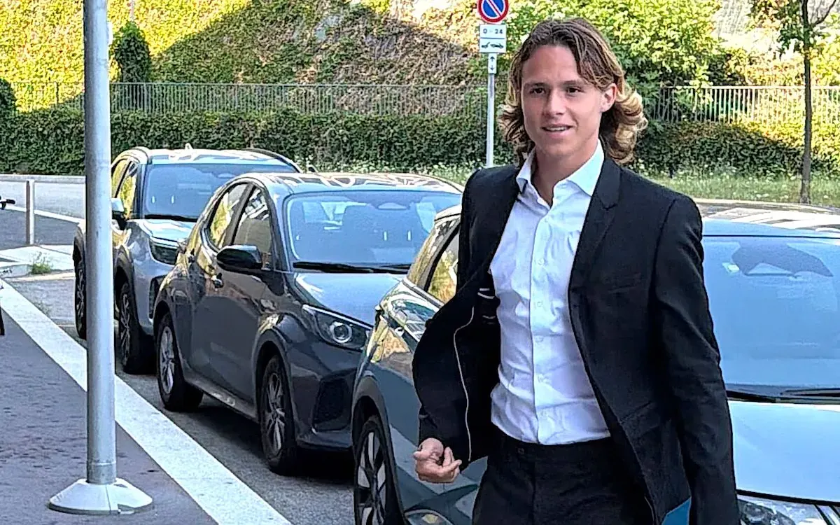 Christian Comotto signing his new contract at Casa Milan, AC Milan headquarters