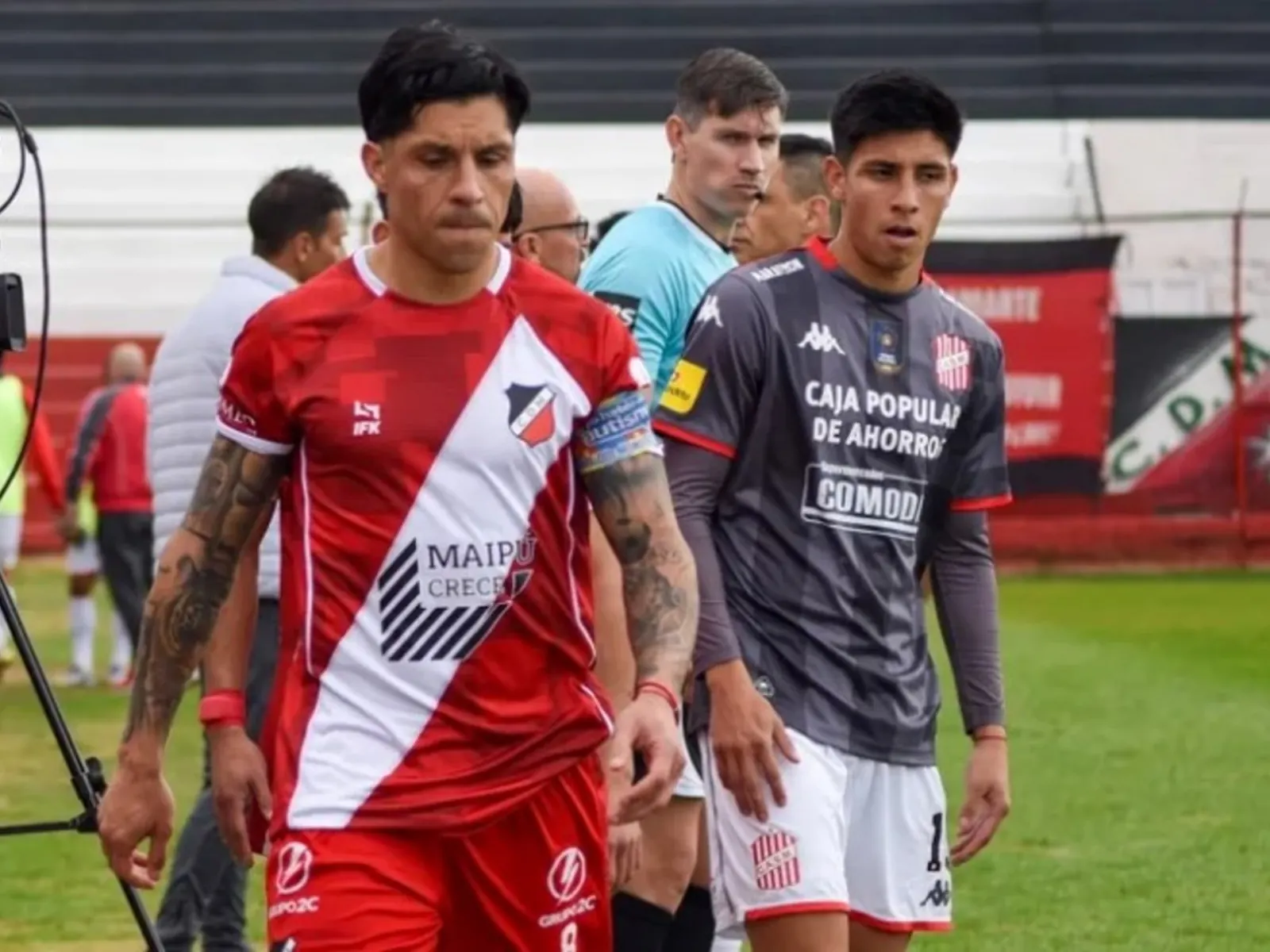 Deportivo Maipú players celebrating on the field.