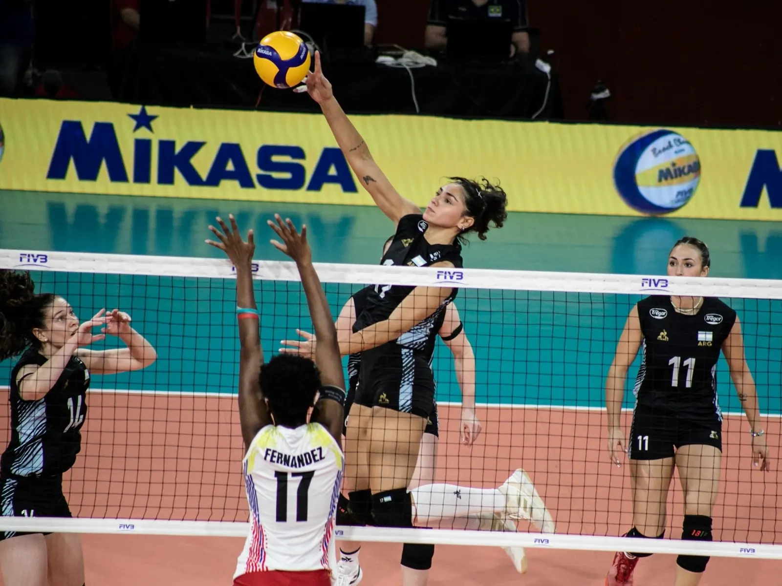 Argentina women’s volleyball team playing Venezuela at the Copa Sudamericana in Lima