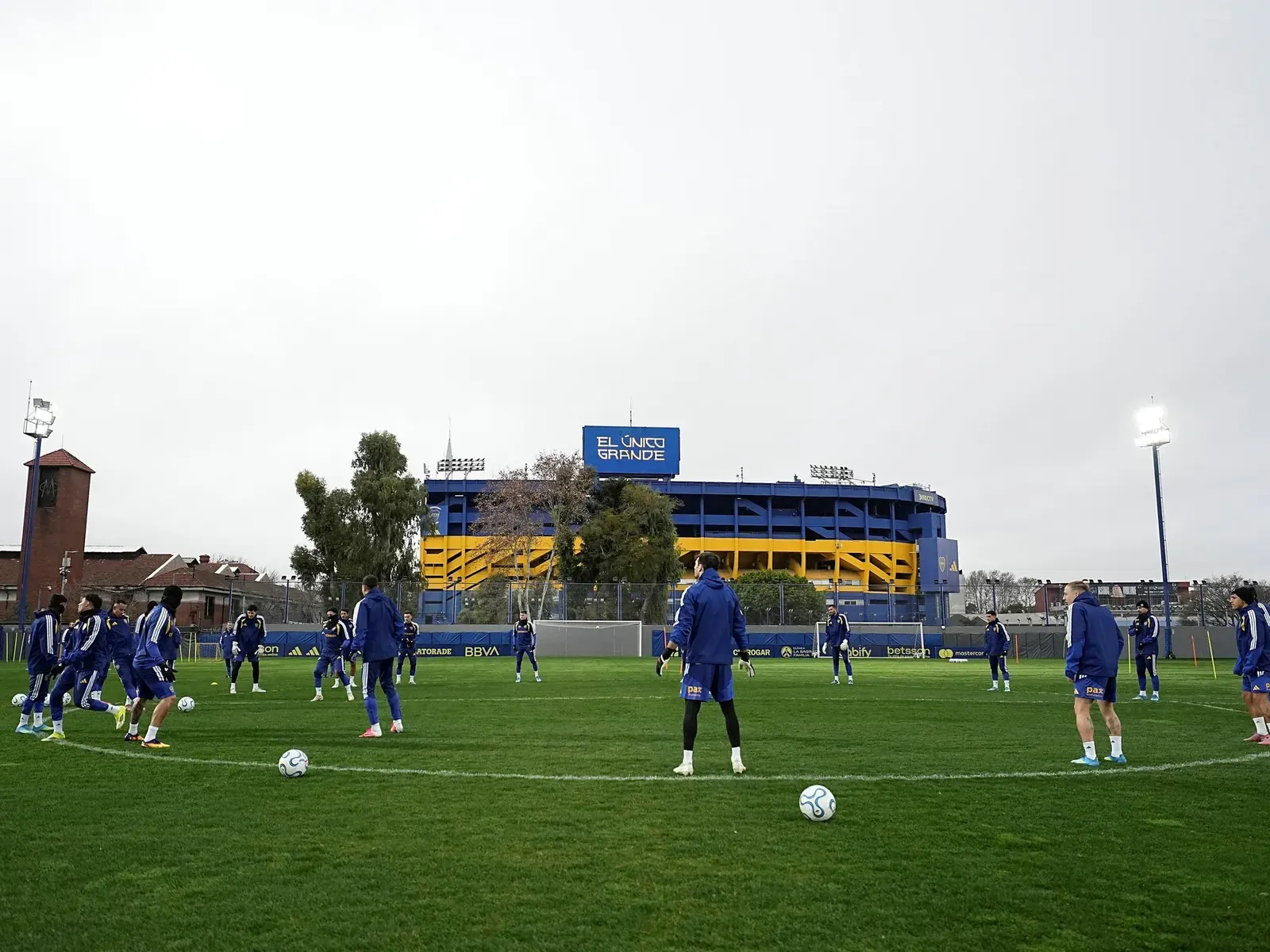Leandro Paredes training with Boca Juniors ahead of Copa Sudamericana match