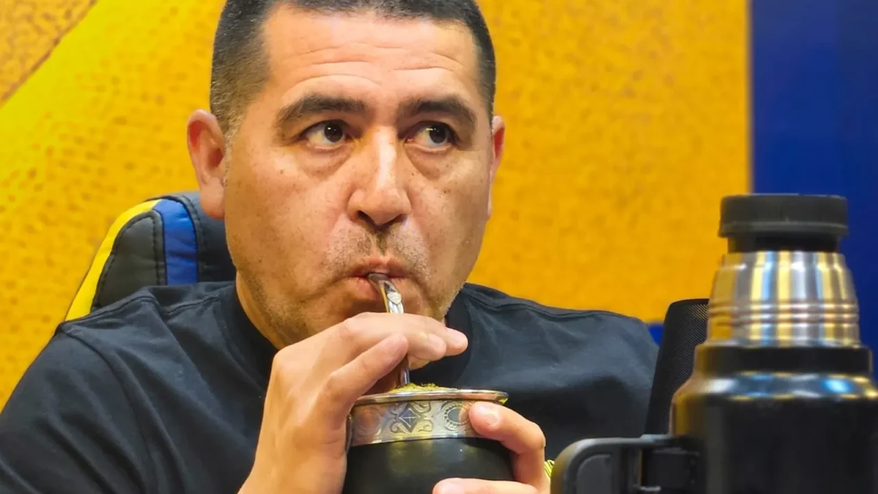 Riquelme Sets Boca Agenda Before Sudamericana Tie, From Bombonera Works to Villa and Cavani
