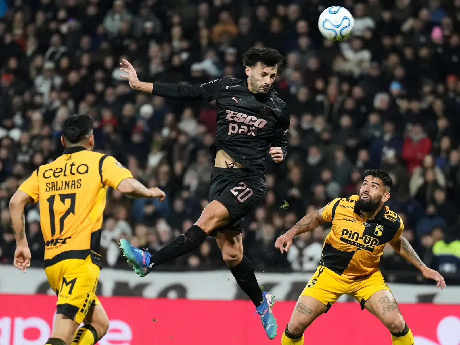 Luciano Giménez celebrates after scoring a header for Platense against Coquimbo Unido