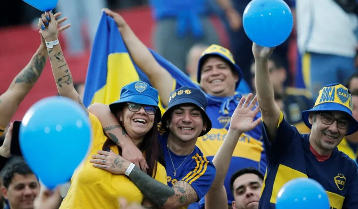 Over 20,000 Boca Juniors Fans Turn Defensores del Chaco Into Home Stadium in Paraguay