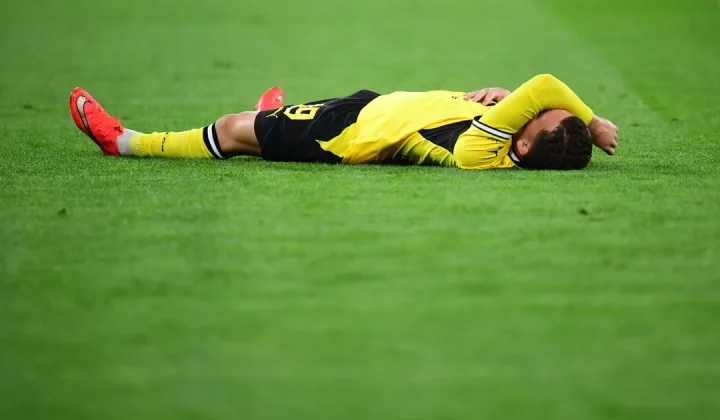 Borussia Dortmund’s Karetsas Hospitalised After Circulation Scare in Champions League Debut