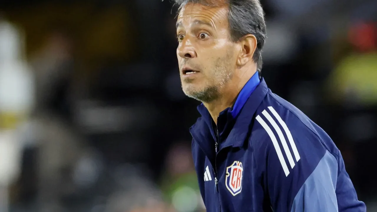 Costa Rica Dismisses Fernando Batista, Appoints Bryan Ruiz as Interim Head Coach
