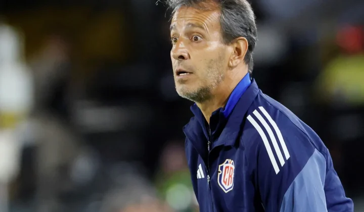 Costa Rica Dismisses Fernando Batista, Appoints Bryan Ruiz as Interim Head Coach
